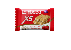 Lambada x5 wafer biscuits filled with cream Strawberry